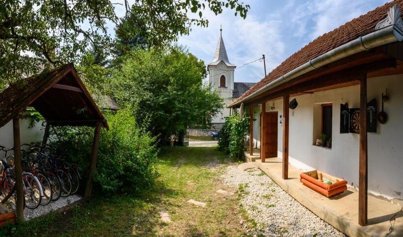 Дом 2 Спальни, Kemencés Vendégház