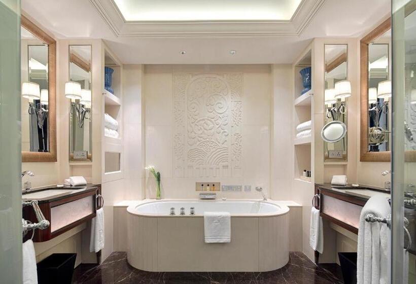 Deluxe room with river view, The Peninsula Shanghai