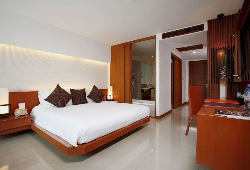풀장 전망 디럭스 룸, La Flora Resort Patong
