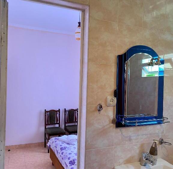 标准单人间, Noravank B&b