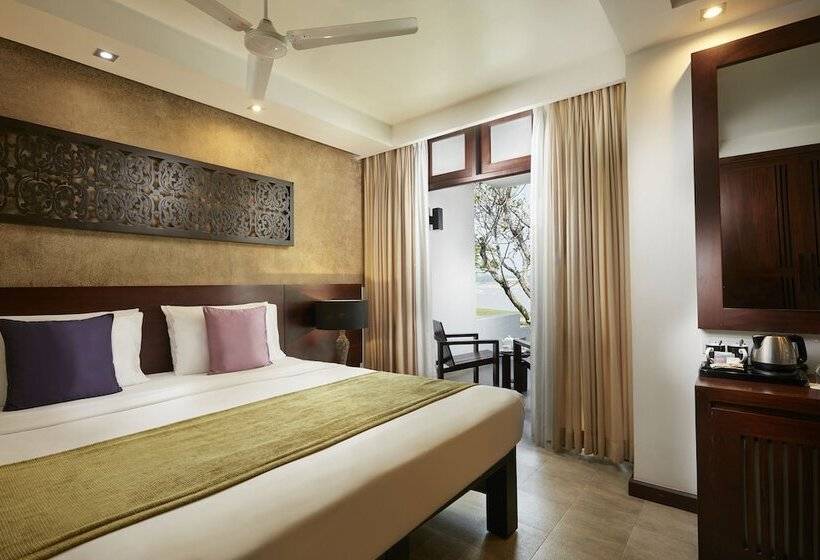 Номер Стандарт Вид на Озеро, Avani Kalutara Resort