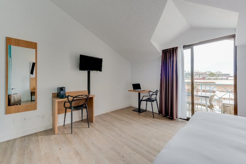 스탠다드 스튜디오, Residhotel Les Coralynes
