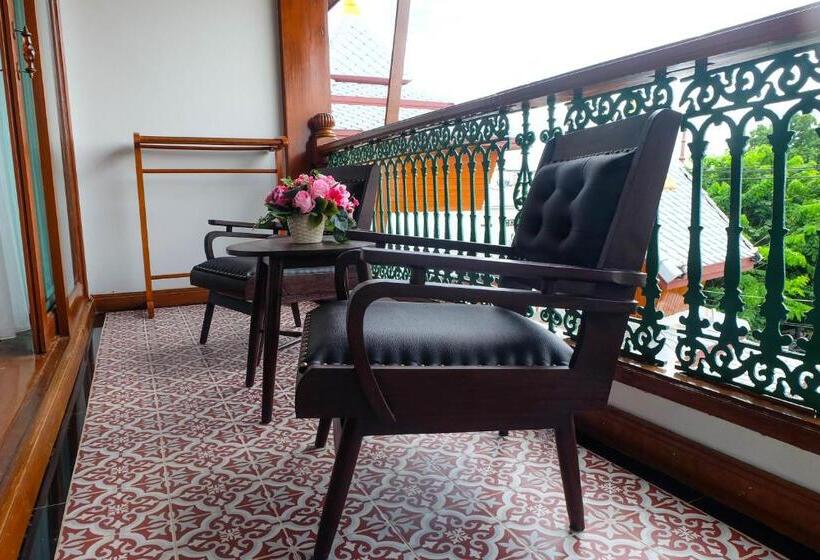 اتاق لوکس با تخت بزرگ, Villa Sirilanna
