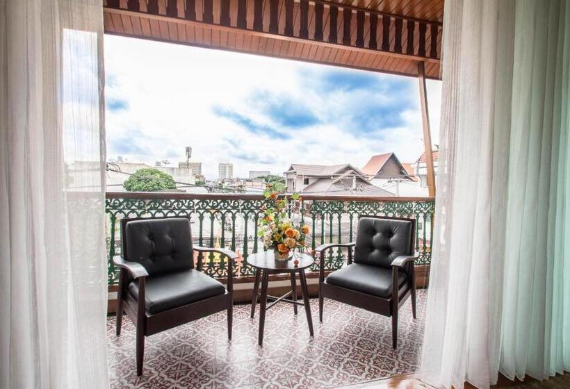 سوئیت جونیور با تخت بزرگ, Villa Sirilanna
