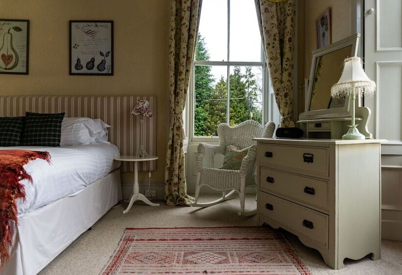 Классический Номер, Yann's At Glenearn House