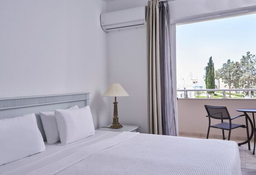 Семейный Номер Вид на Сад, Sandy Beach Resort