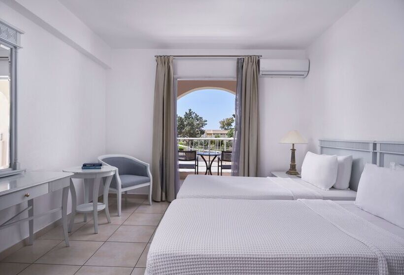 Семейный Номер Вид на Сад, Sandy Beach Resort
