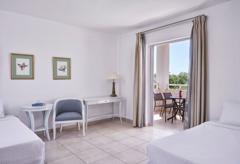 Семейный Номер Вид на Сад, Sandy Beach Resort