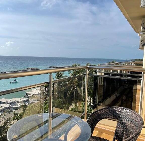 اتاق لوکس با بالکن و چشم‌انداز دریا, Icom Marina Sea View