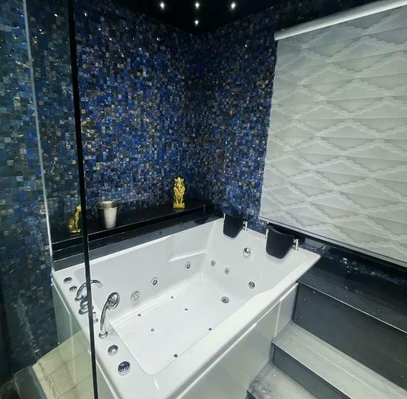 اتاق استاندارد با تخت بزرگ, White Crown