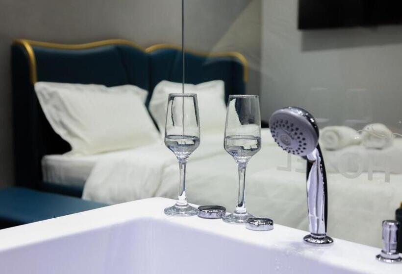 اتاق استاندارد با تخت بزرگ, White Crown
