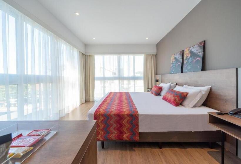 Quarto deluxe, Laghetto Stilo Vita