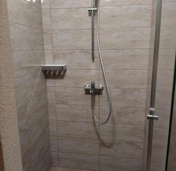 اتاق استاندارد چهارنفره با سرویس بهداشتی مشترک, Hacienda Bled Rooms