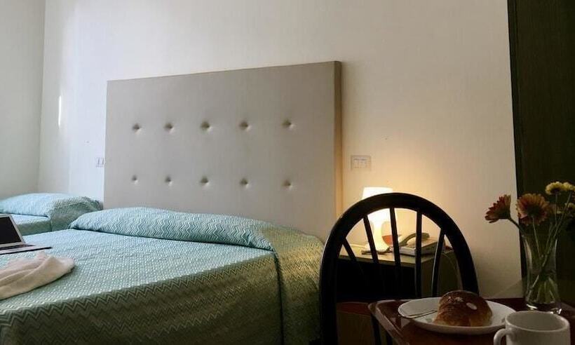 标准单人间, 38 Aira Hotels