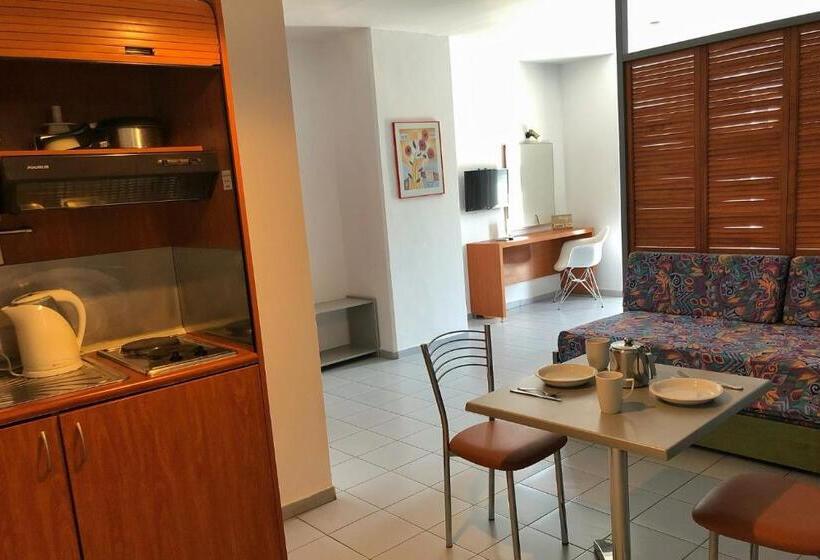 스탠다드 스튜디오, Caravel Apartment