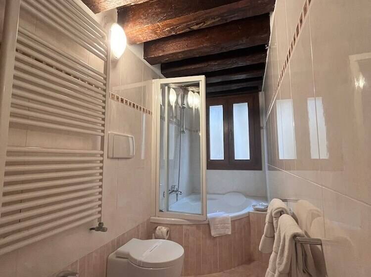 اتاق استاندارد چهار تخته, Castello