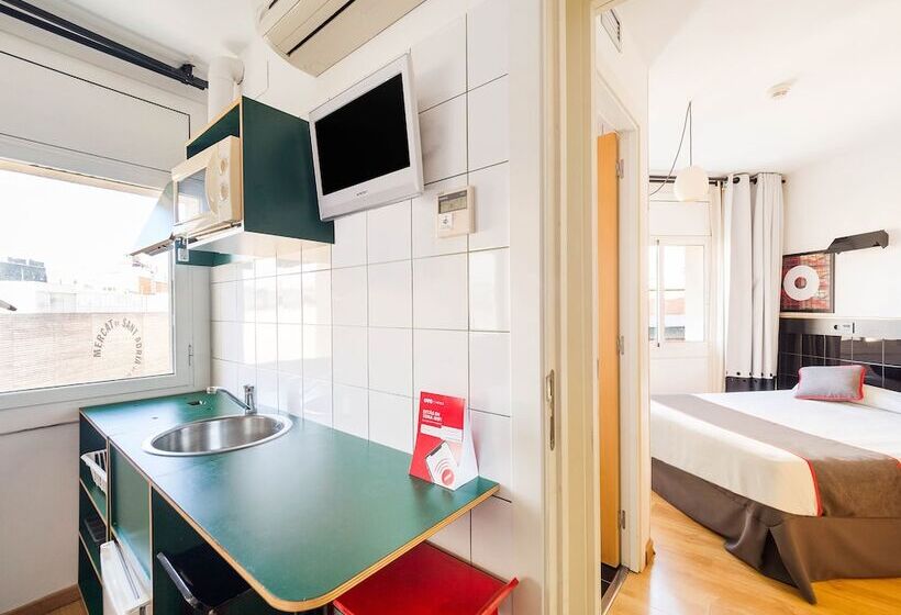 家庭间, Hostal Athenas