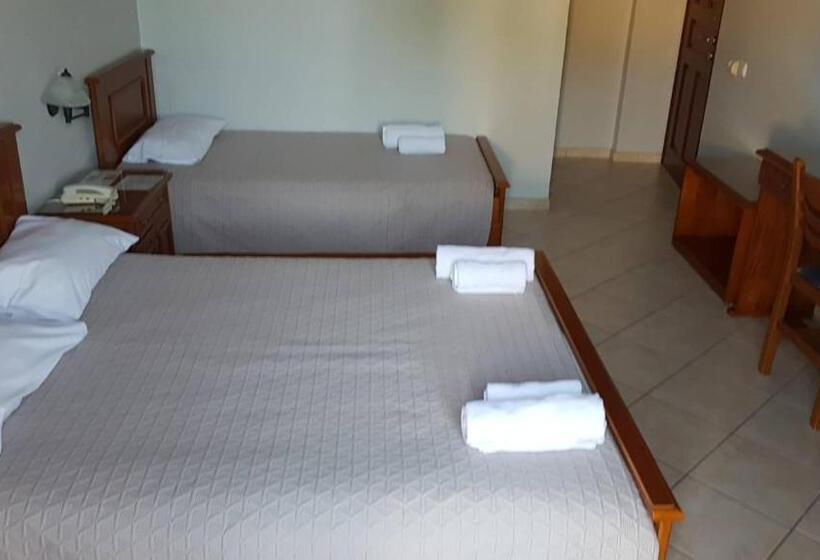 标准三人间, Aigli Hotel Syros