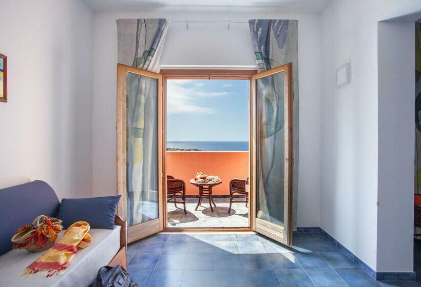 디럭스 트리플 룸, Suvaki Resort