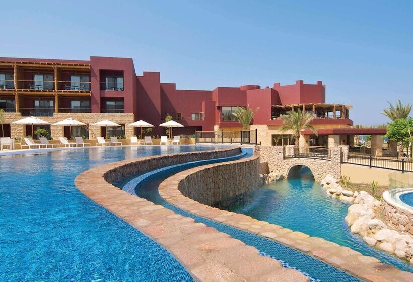 اتاق سوپریور با چشم‌انداز استخر, Movenpick Resort & Spa Tala Bay Aqaba