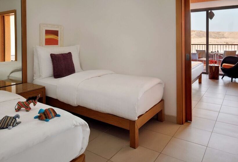 اتاق سوپریور با چشم‌انداز استخر, Movenpick Resort & Spa Tala Bay Aqaba