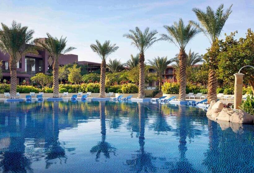 اتاق سوپریور با چشم‌انداز استخر, Movenpick Resort & Spa Tala Bay Aqaba