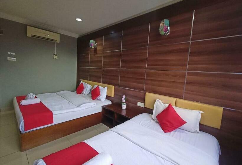 اتاق لوکس سه تخته, Anggerik Garden Hotel   Ag