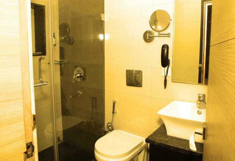 スタンダードルーム, Kc Manor