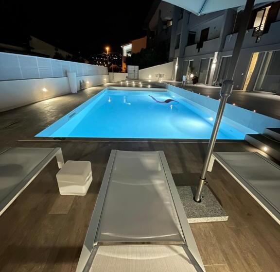 Люкс Кровать Кинг, Tropicana Suite   Adults Only