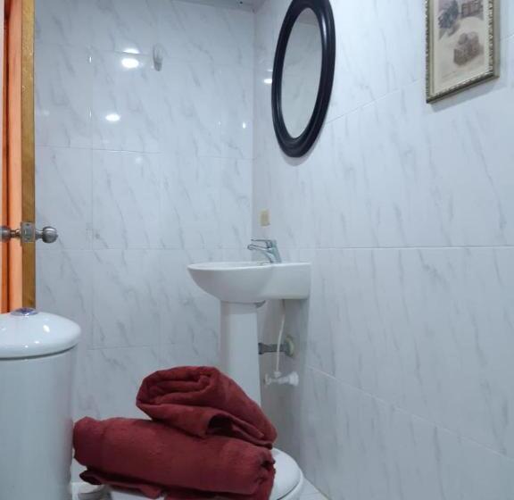 Дом 2 Спальни, Joebi S House Walking Distance To Rocky Cay Beach Ideal For Families Or Groups
