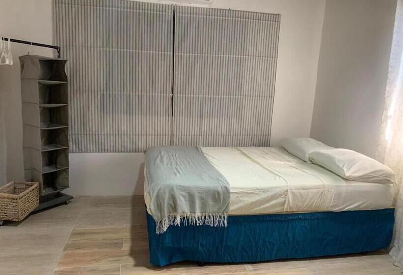 Номер Стандарт, Joebi S House Walking Distance To Rocky Cay Beach Ideal For Families Or Groups