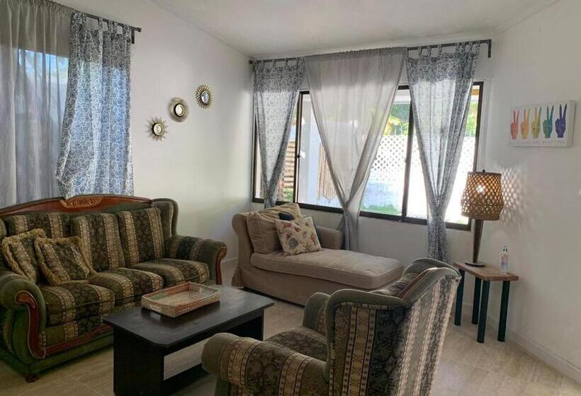 Casa 2 Quartos, Joebi S House Walking Distance To Rocky Cay Beach Ideal For Families Or Groups