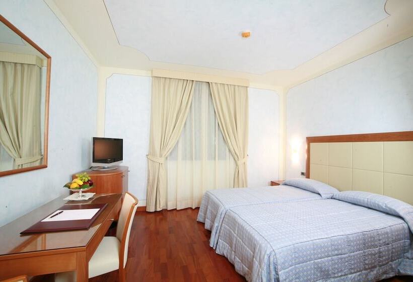Номер Стандарт, Grand Hotel Del Parco   Bergamo Airport