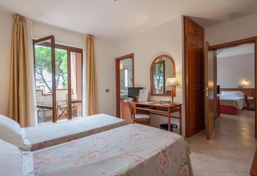 اتاق خانوادگی با چشم‌انداز باغ, Ricci Hotel   Marina Di Grosseto