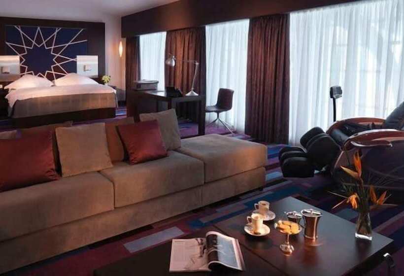 Полулюкс, Dubai International Hotel, Dubai Airport