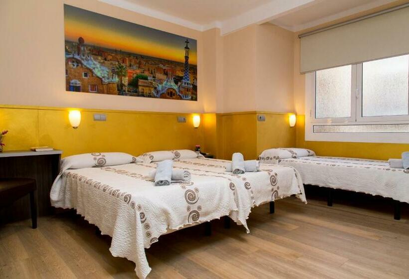 Номер Стандарт Трехместный, Hostal Barcelona