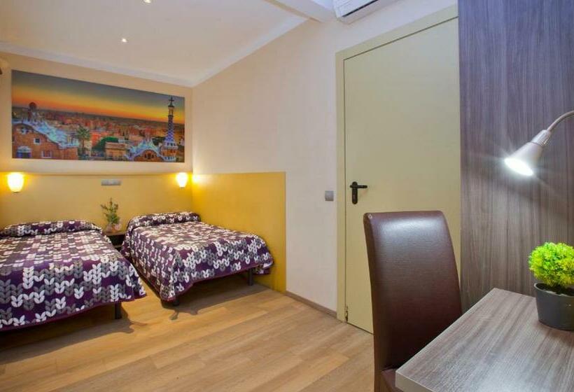 Номер Стандарт, Hostal Barcelona