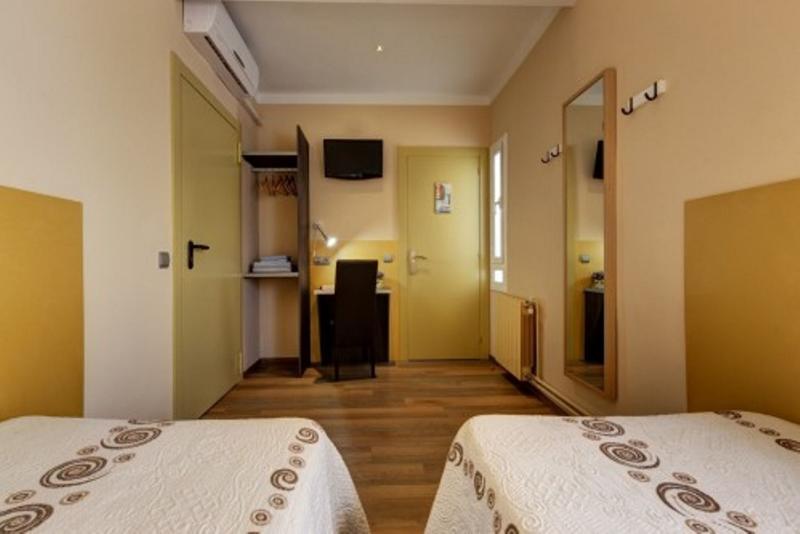 Номер Стандарт, Hostal Barcelona