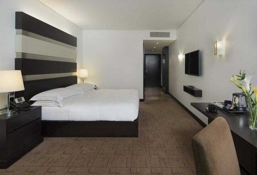 Номер Deluxe, Dubai International Hotel, Dubai Airport