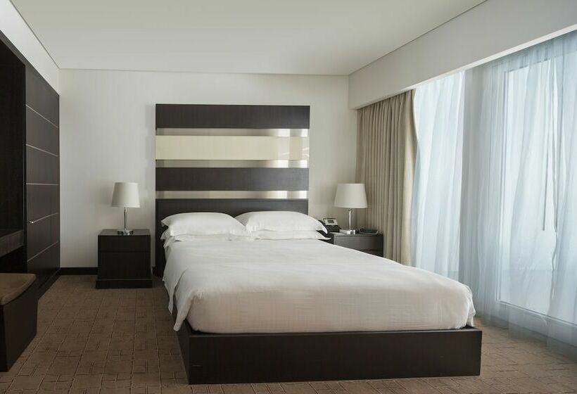 Полулюкс, Dubai International Hotel, Dubai Airport