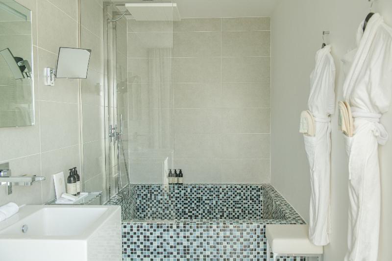 Классический Номер, Kube Saint Tropez
