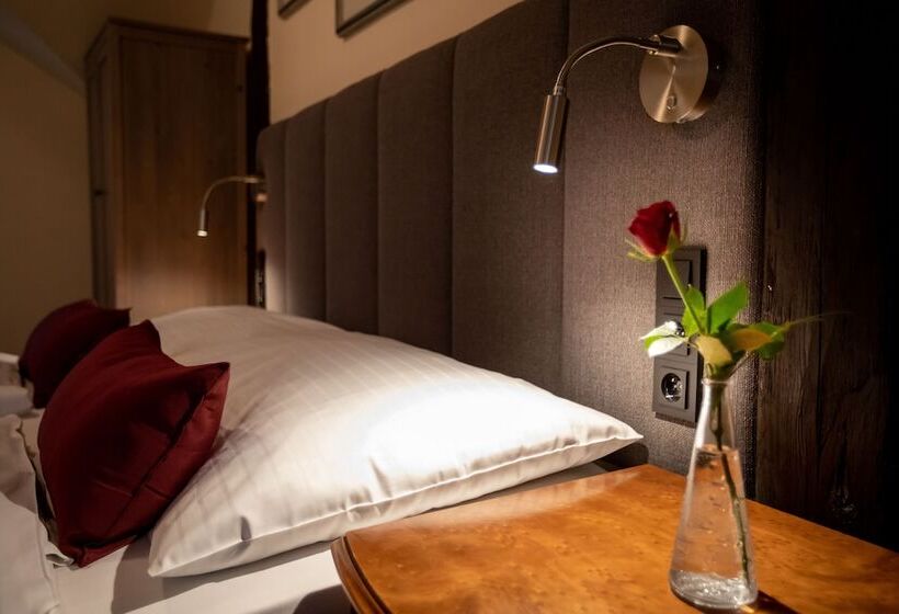 Quarto Estandar, Pension U Lilie