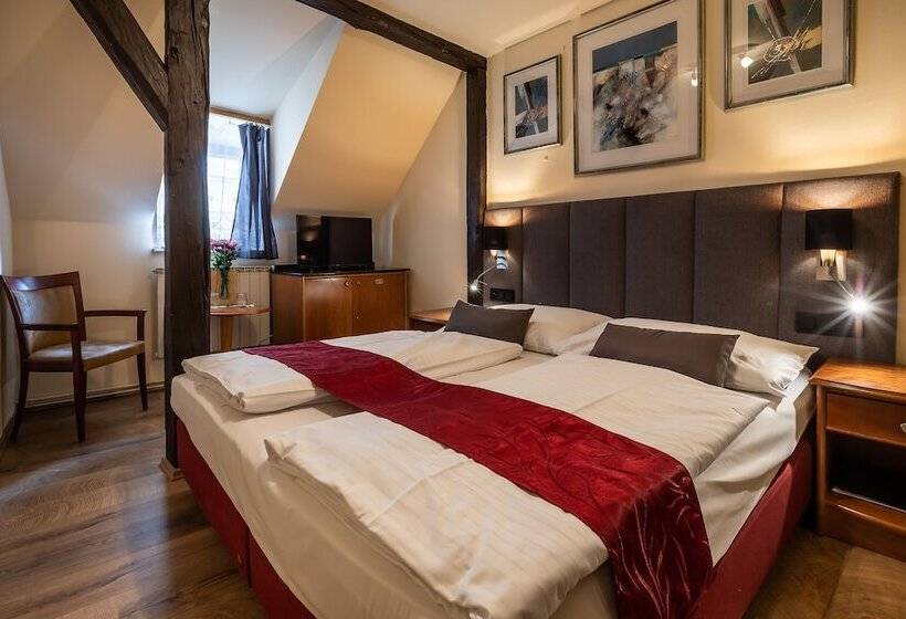 Quarto Estandar, Pension U Lilie