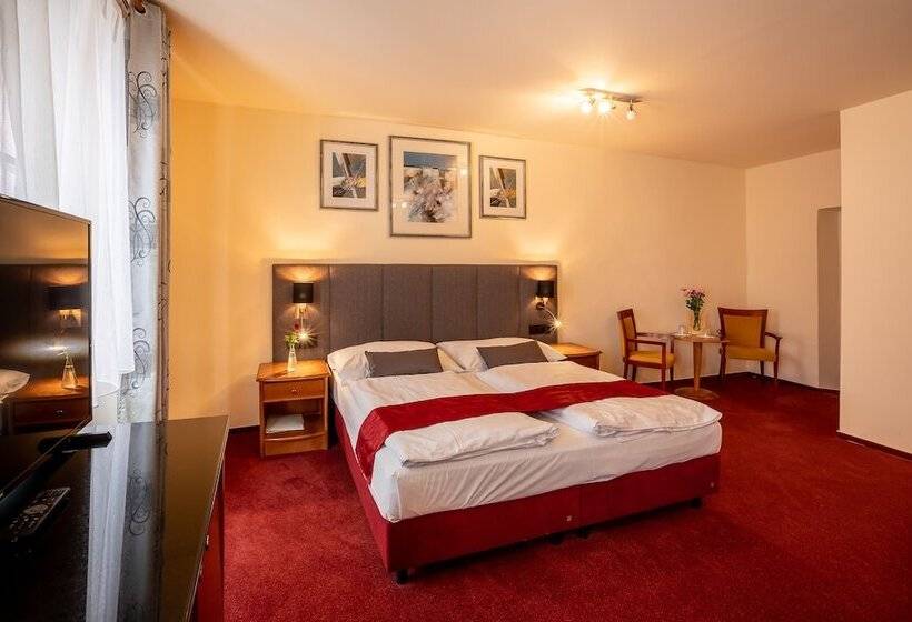 Quarto Estandar, Pension U Lilie