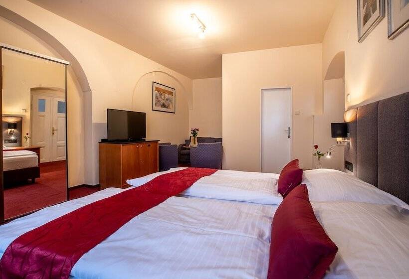 Quarto Estandar, Pension U Lilie