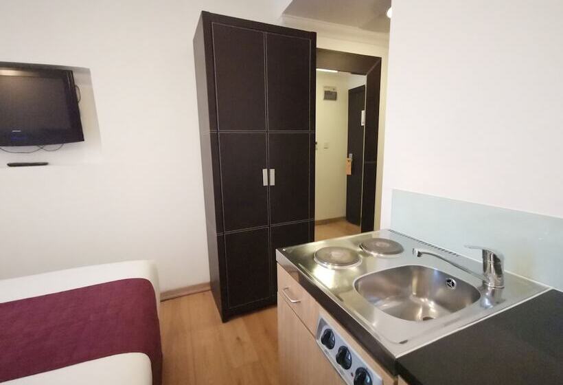 Номер Стандарт, The Royale Chulan Hyde Park