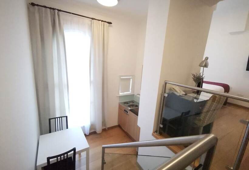 Номер Deluxe, The Royale Chulan Hyde Park
