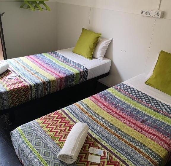 اتاق استاندارد با بالکن, Central And Basic Universitat For Young Hostel