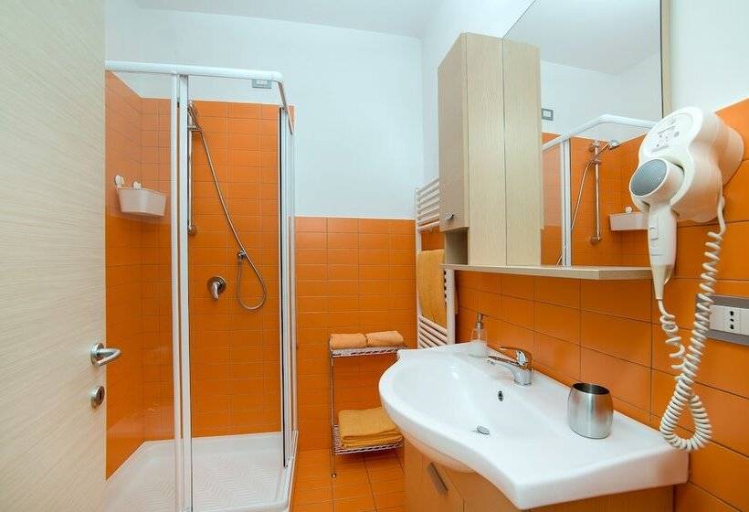 Номер Стандарт, De Maria House