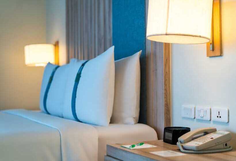 Номер Стандарт Двуспальная Кровать Вид на Море, Holiday Inn Pattaya, An Ihg